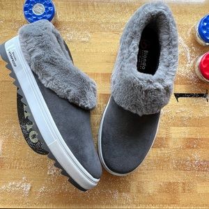 Blondo Suri Waterproof Slip-On Suede Sneaker